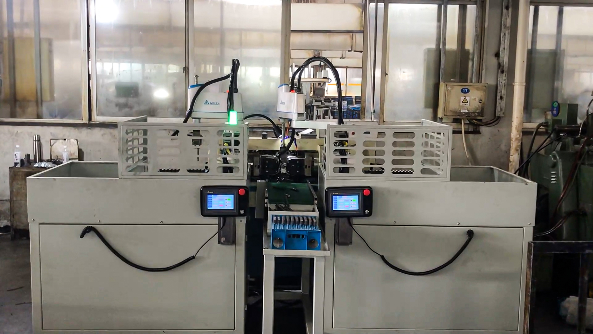 SCARA機器人自動上下料，應(yīng)用滾絲機系列視頻